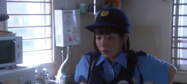 ハコヅメ～たたかう！交番女子 第10話 递辞职信的瞬间，无线电响了 剧照